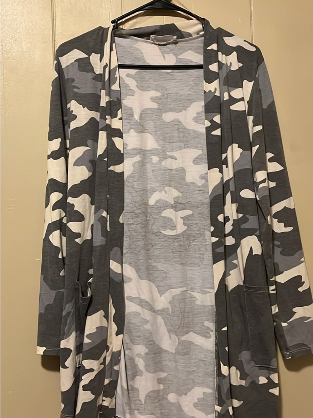 Zenana Outfitters Gray and White Camo Cardigan